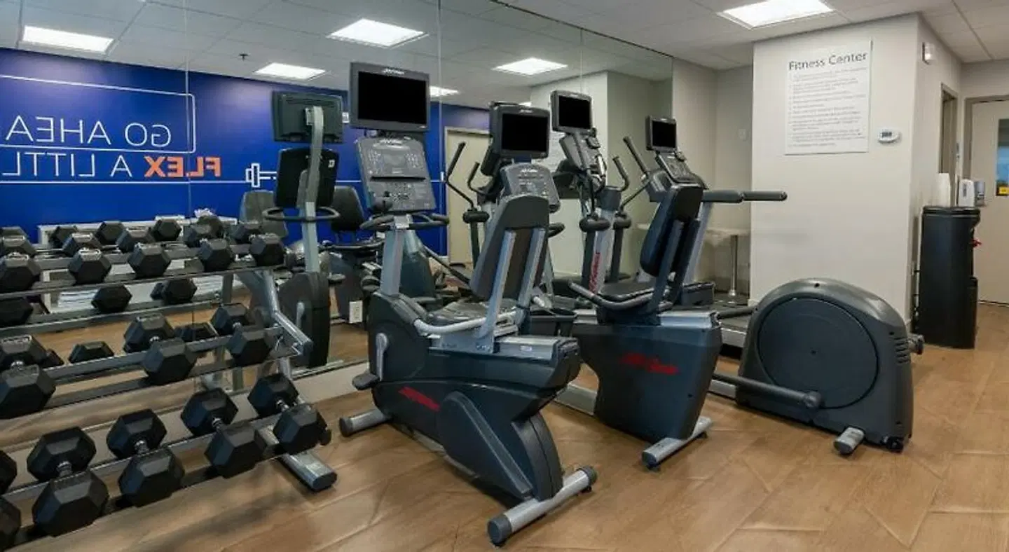 Holiday Inn Express Charleston US Hwy 17 & I-526 by IHG SPORTS_AND_LEISURE