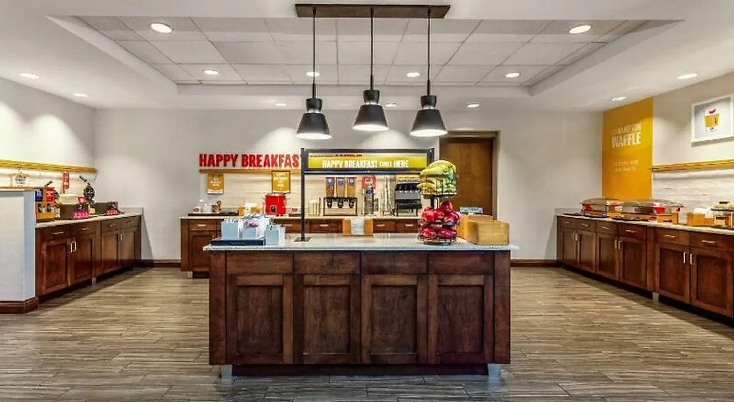 Hampton Inn & Suites Deland LOUNGE_LOBBY