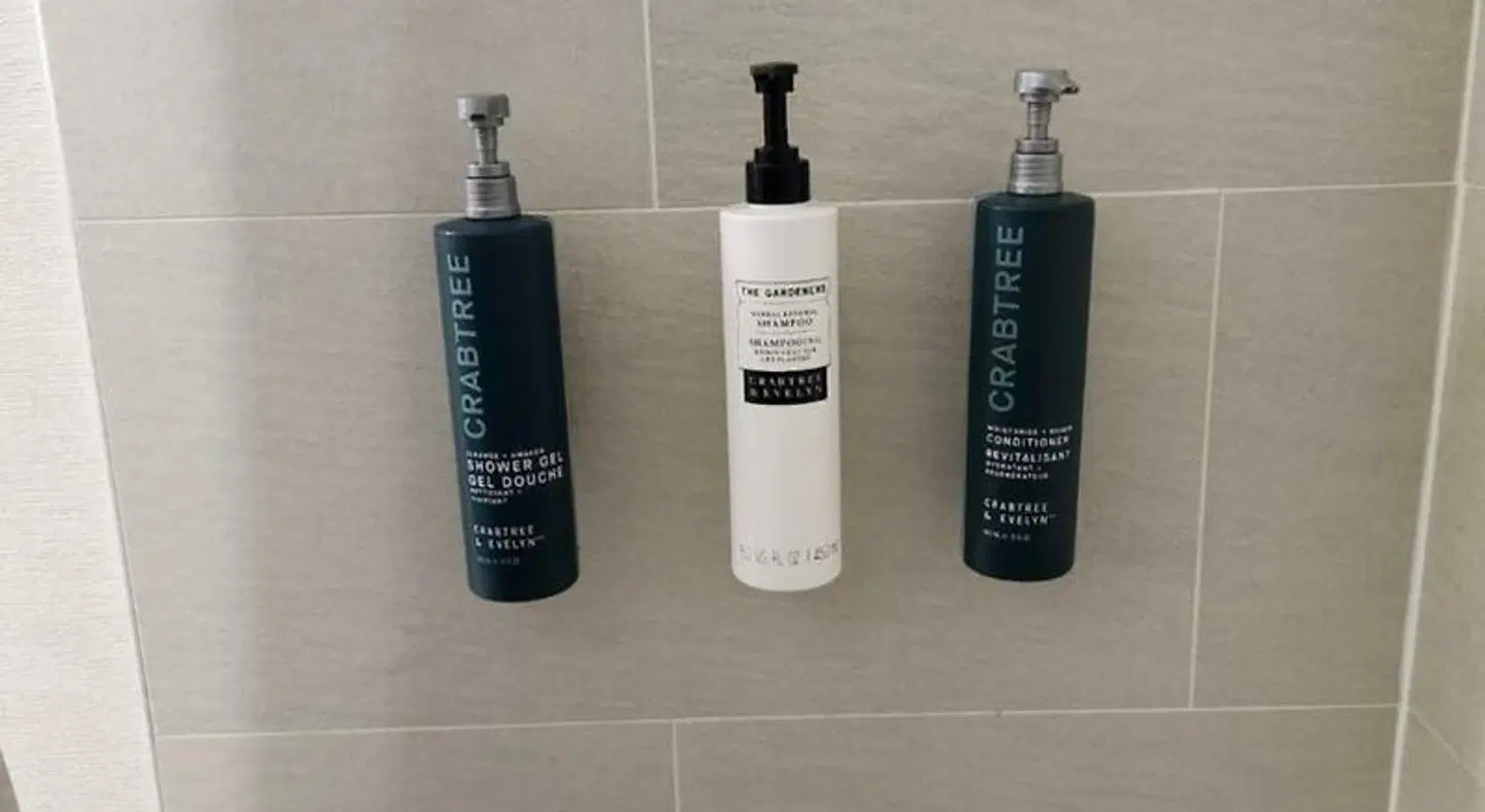 Hilton Garden Inn Montreal Airport Badezimmer