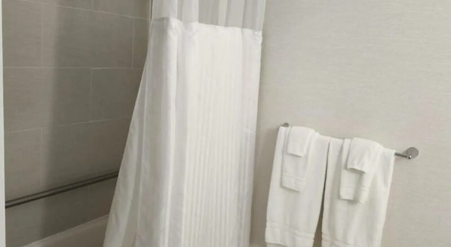 Hilton Garden Inn Montreal Airport ROOM_EXAMPLE