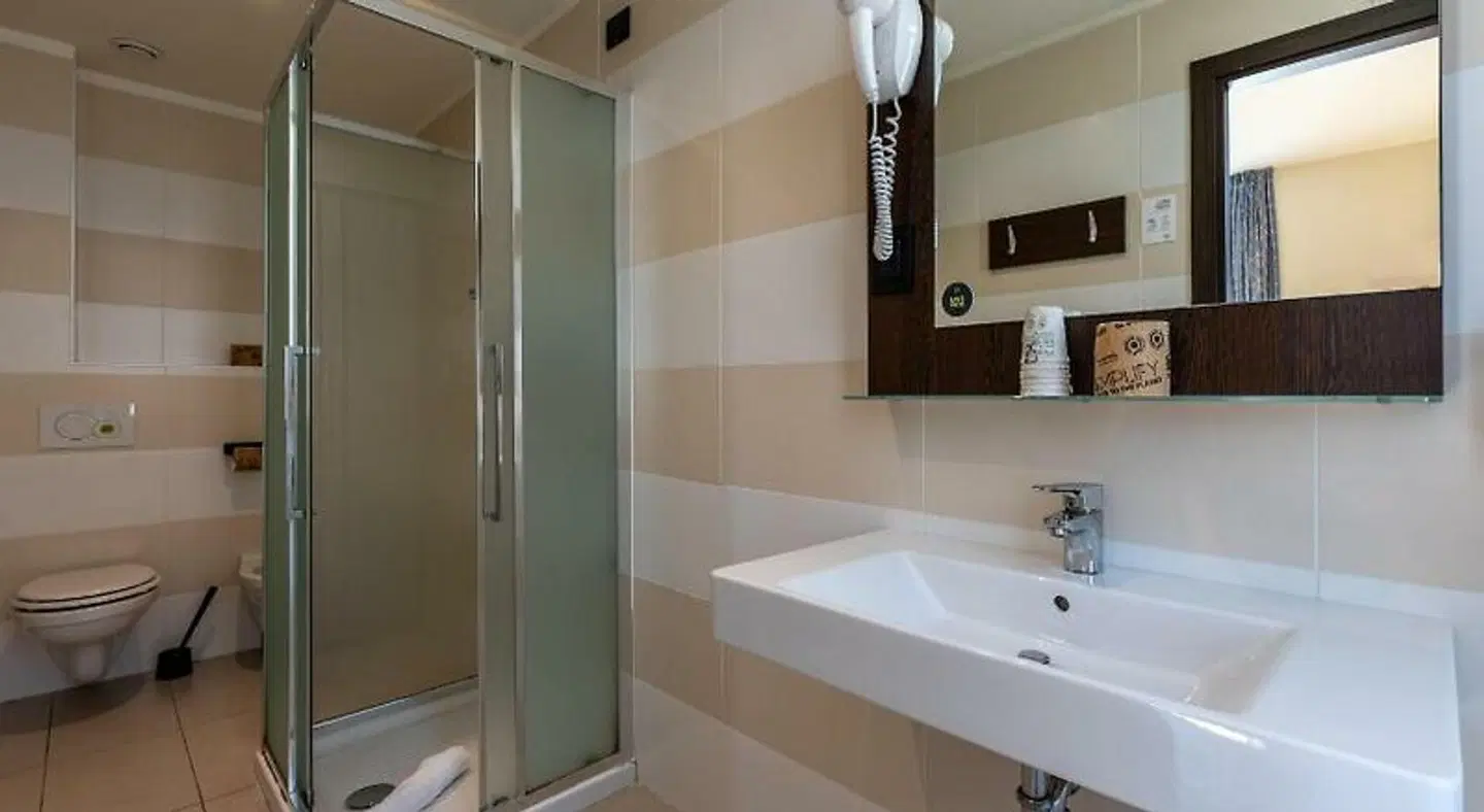 B&B Hotel Genova Badezimmer