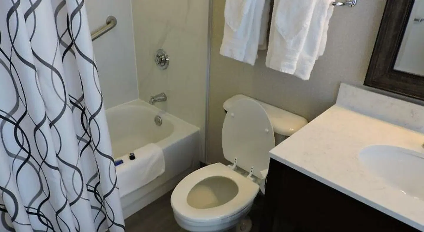 Best Western Plus St. Christopher Hotel Badezimmer