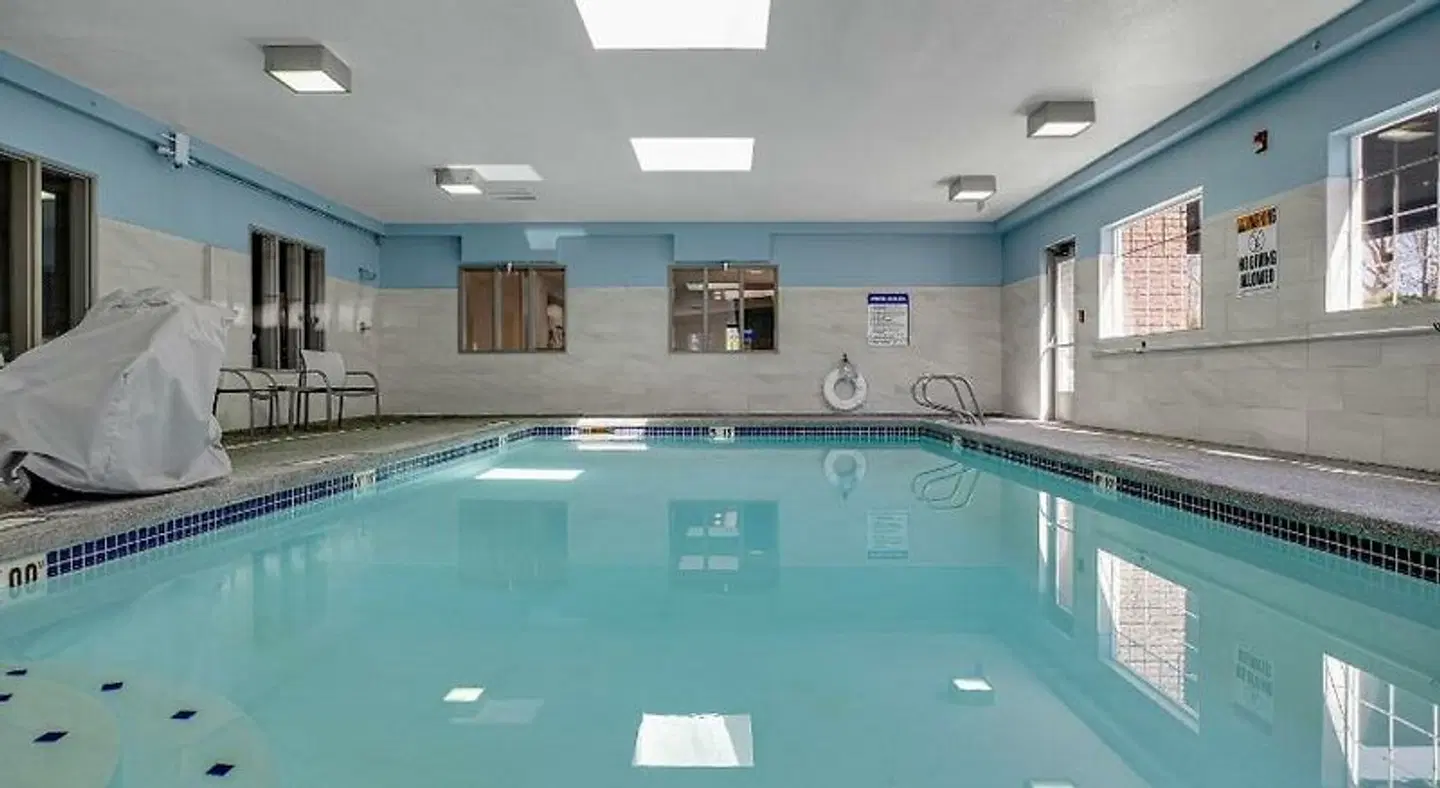 Holiday Inn Express & Suites Portland-Jantzen Beach by IHG Hallenbad