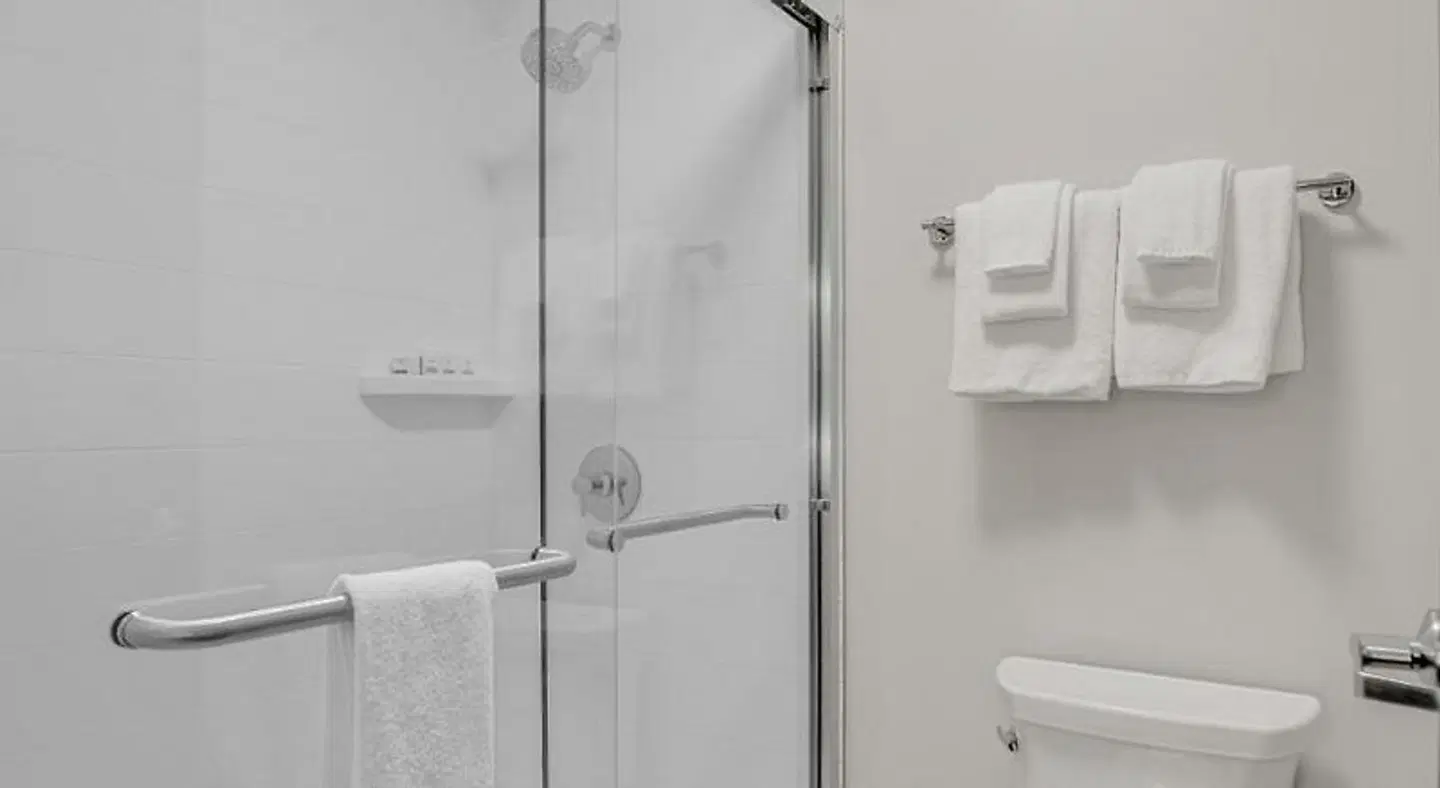 Holiday Inn Express & Suites Portland-Jantzen Beach by IHG Badezimmer