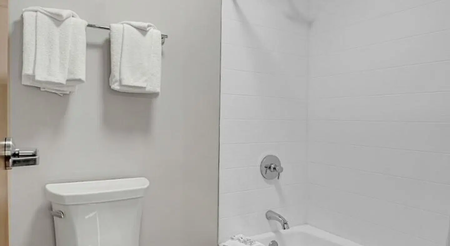 Holiday Inn Express & Suites Portland-Jantzen Beach by IHG Badezimmer