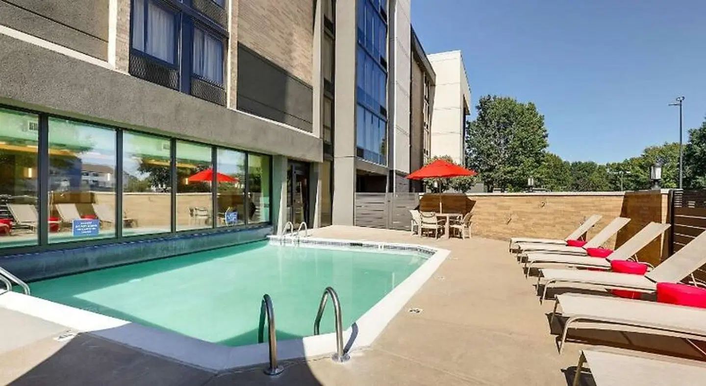 Drury Inn & Suites Charlotte University Place OUTDOOR_POOL