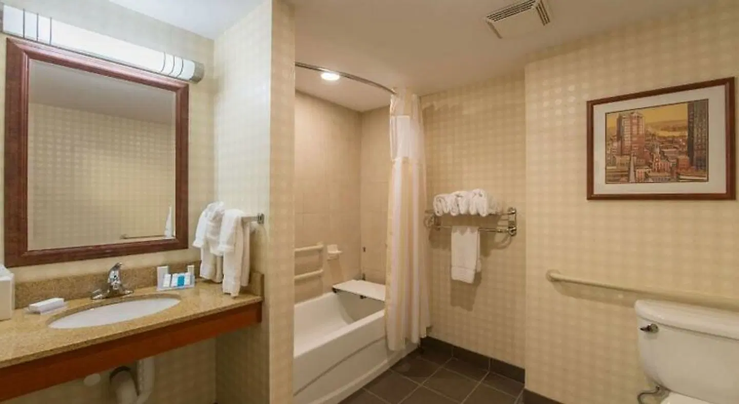 Hilton Garden Inn Manchester Downtown Badezimmer