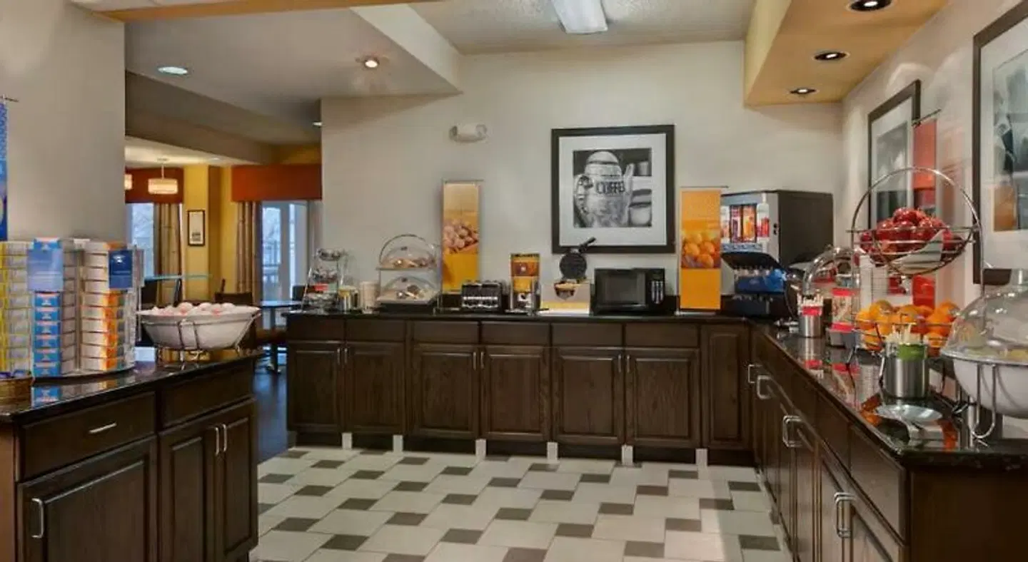 Hampton Inn Milwaukee-Northwest LOUNGE_LOBBY