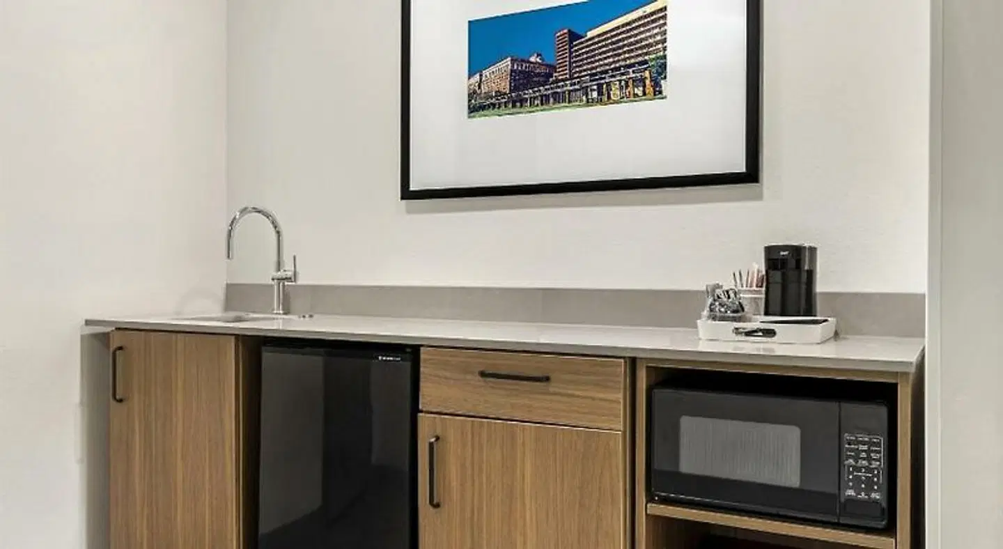 Hampton Inn & Suites Pittsburgh-Meadow Lands ROOM_EXAMPLE