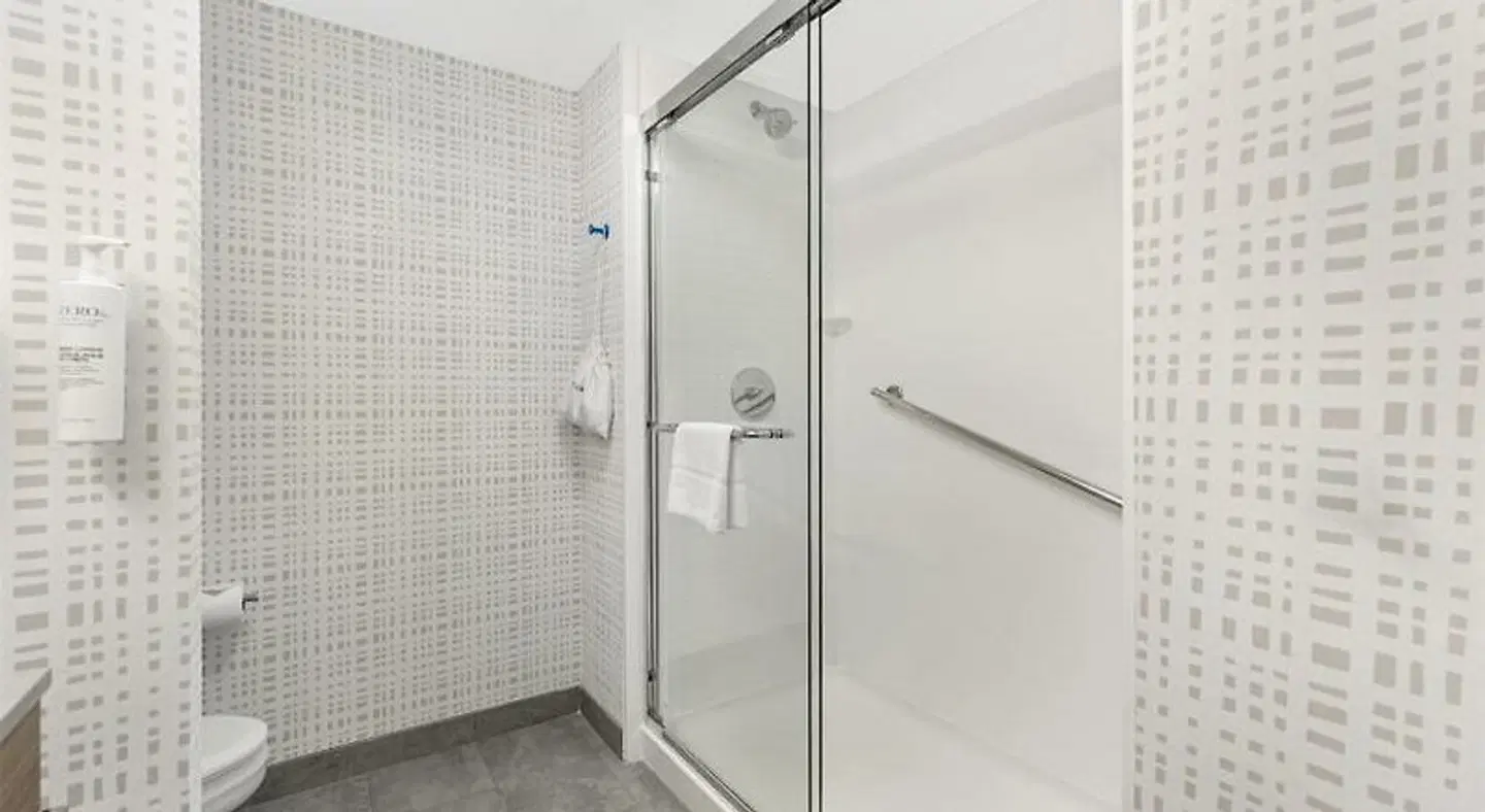 Hampton Inn & Suites Pittsburgh-Meadow Lands Badezimmer