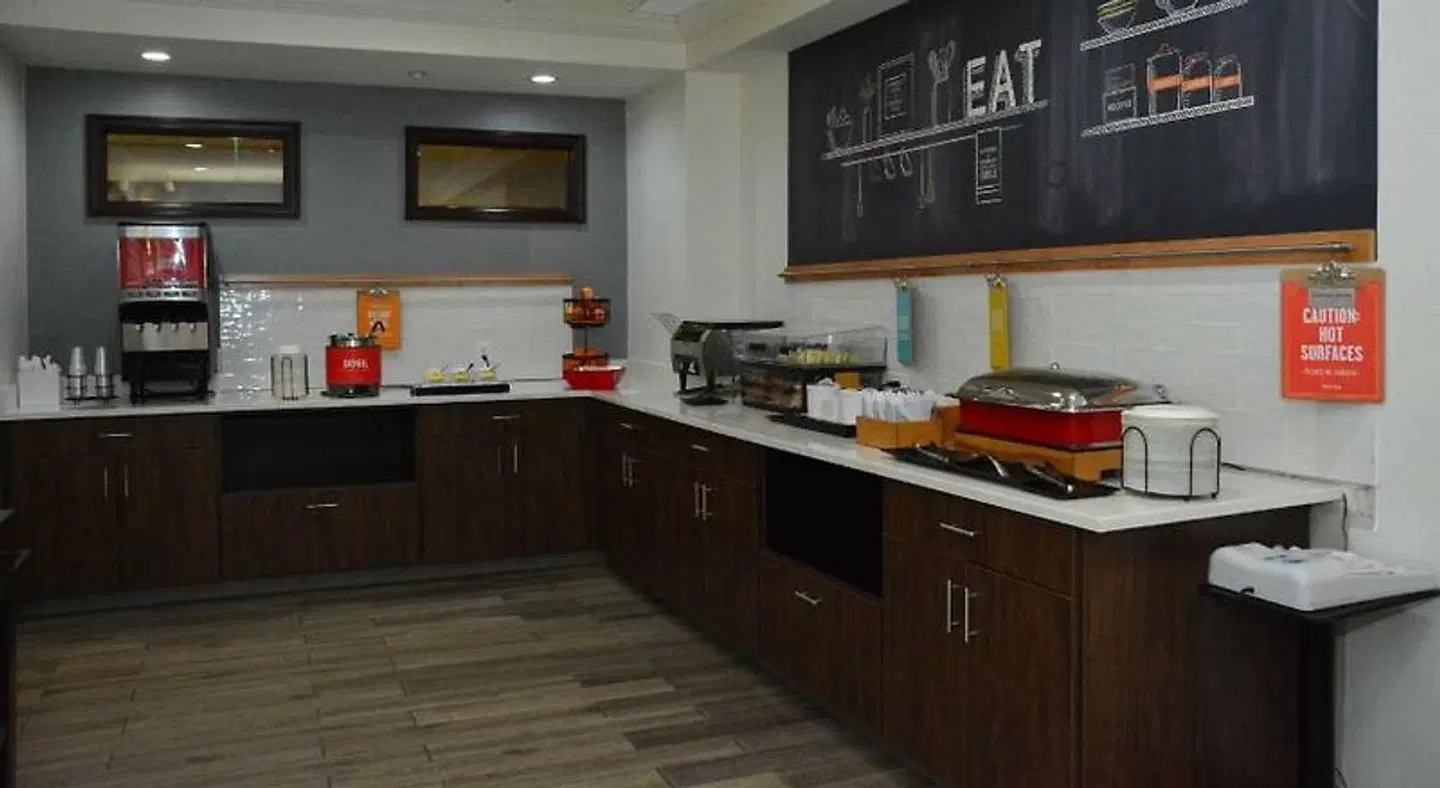Hampton Inn Cambridge Restaurant