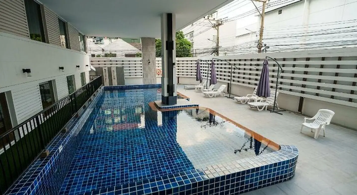 Prom Ratchada Residence & Spa Hallenbad