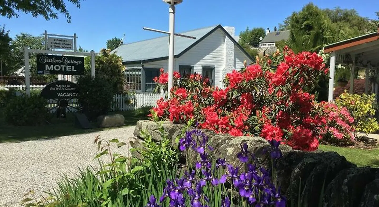 Settlers Cottage Motel EXTERIOR