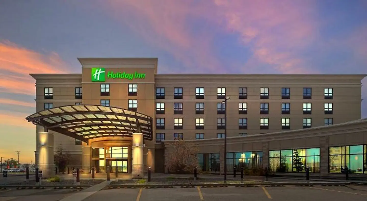 Holiday Inn Hotel & Suites Edmonton Arpt - Conference Ctr by IHG EXTERIOR