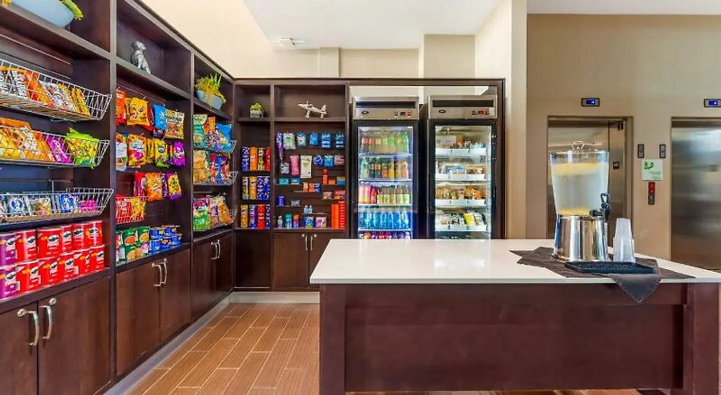 Holiday Inn Hotel & Suites Edmonton Arpt - Conference Ctr by IHG Bar