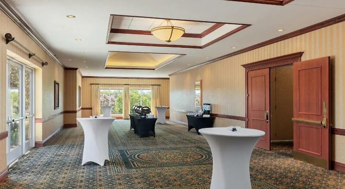 Hilton Garden Inn Milwaukee Northwest Conference Center ROOM_EXAMPLE