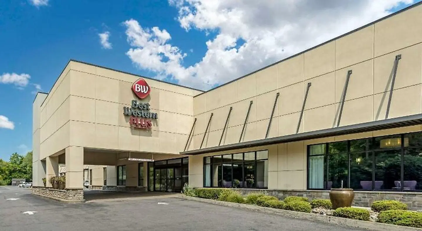 Best Western Plus Kingston Hotel and Conference Center EXTERIOR