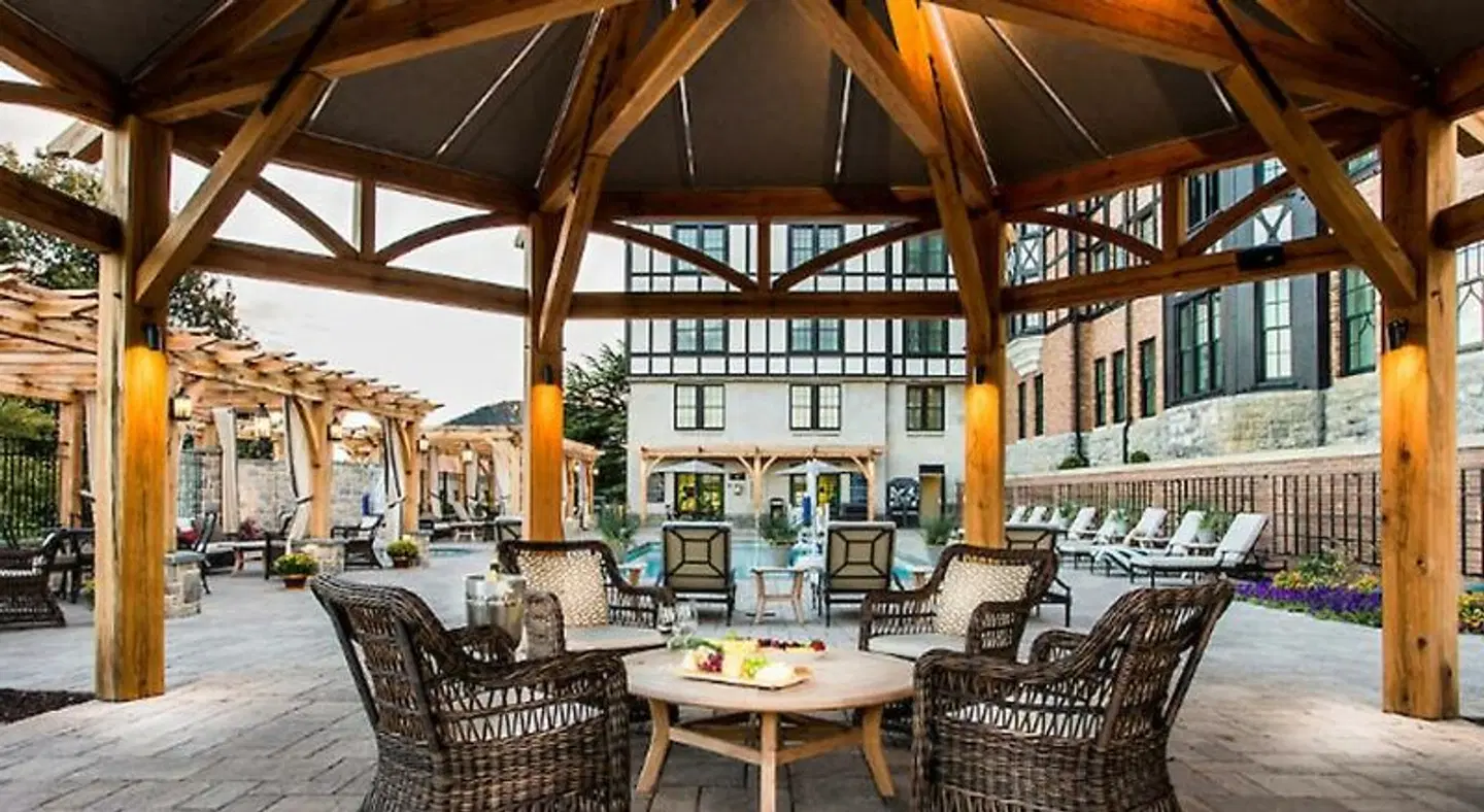 The Hotel Roanoke & Conference Center, Curio Collection by Hilton LOUNGE_LOBBY