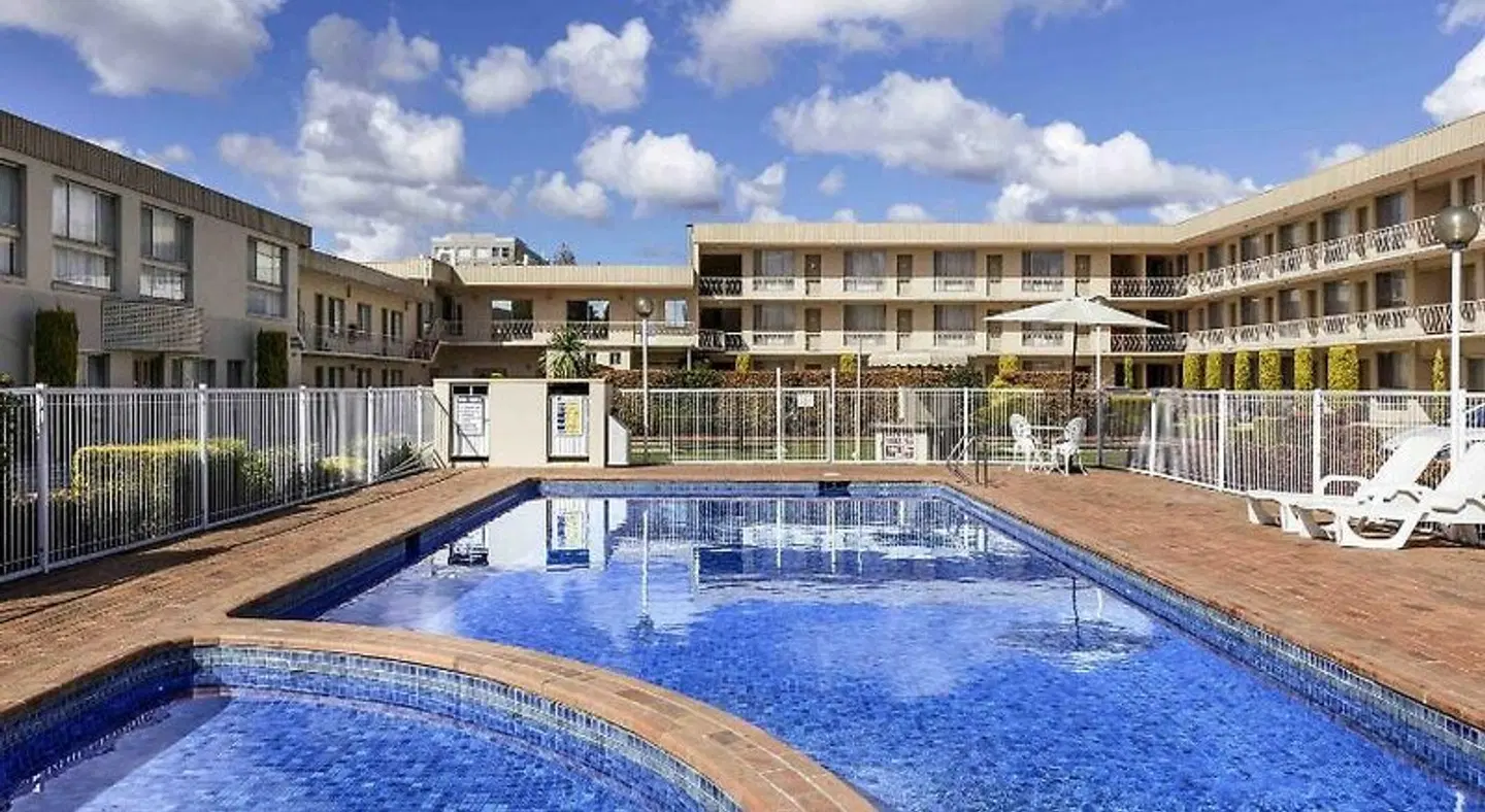 BreakFree Queanbeyan OUTDOOR_POOL