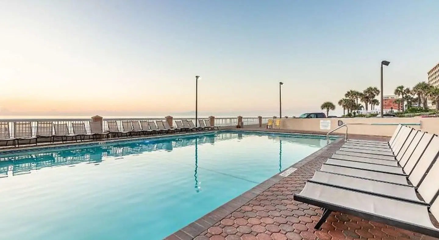 Hampton Inn Daytona Shores-Oceanfront OUTDOOR_POOL