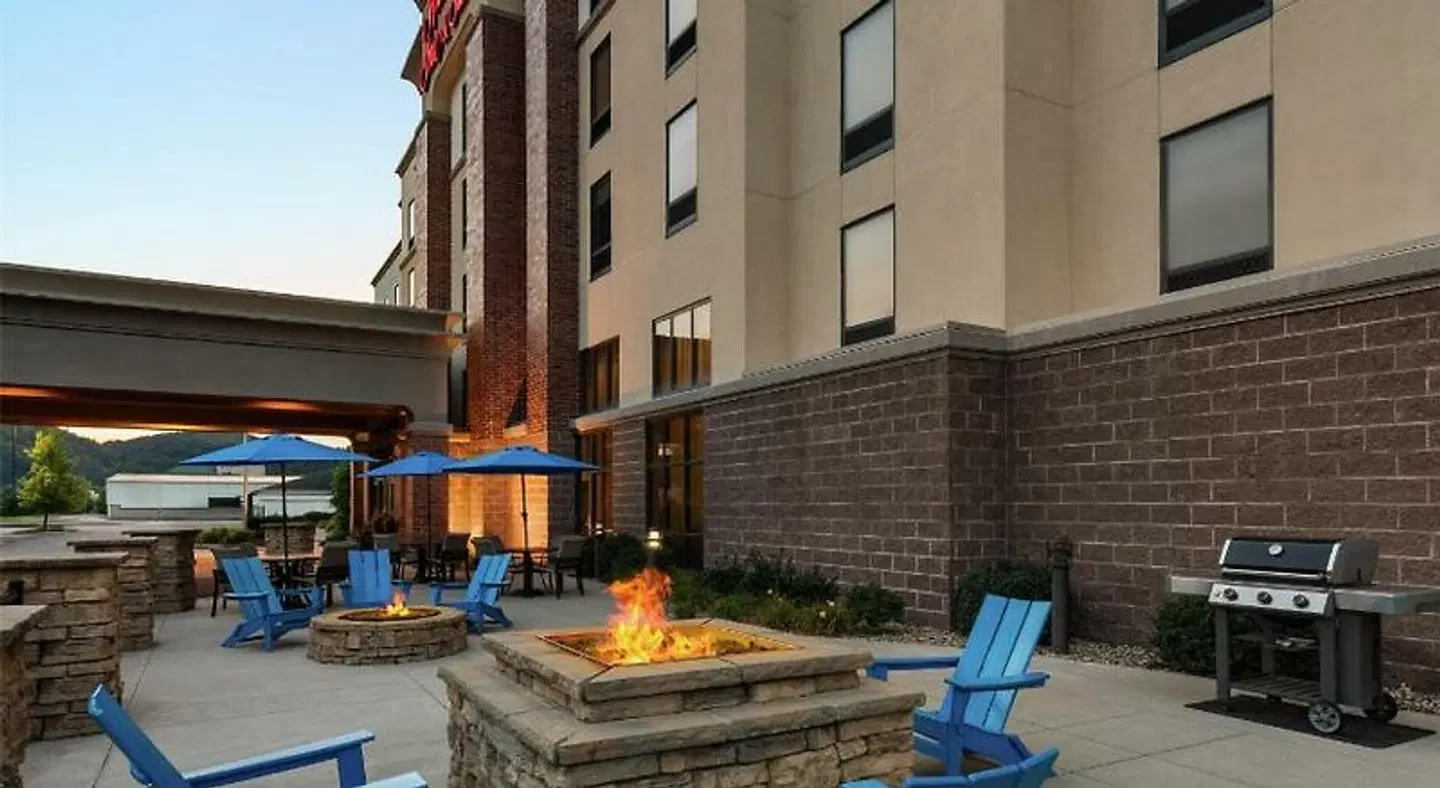 Hampton Inn & Suites Pittsburgh/Harmarville Terrasse
