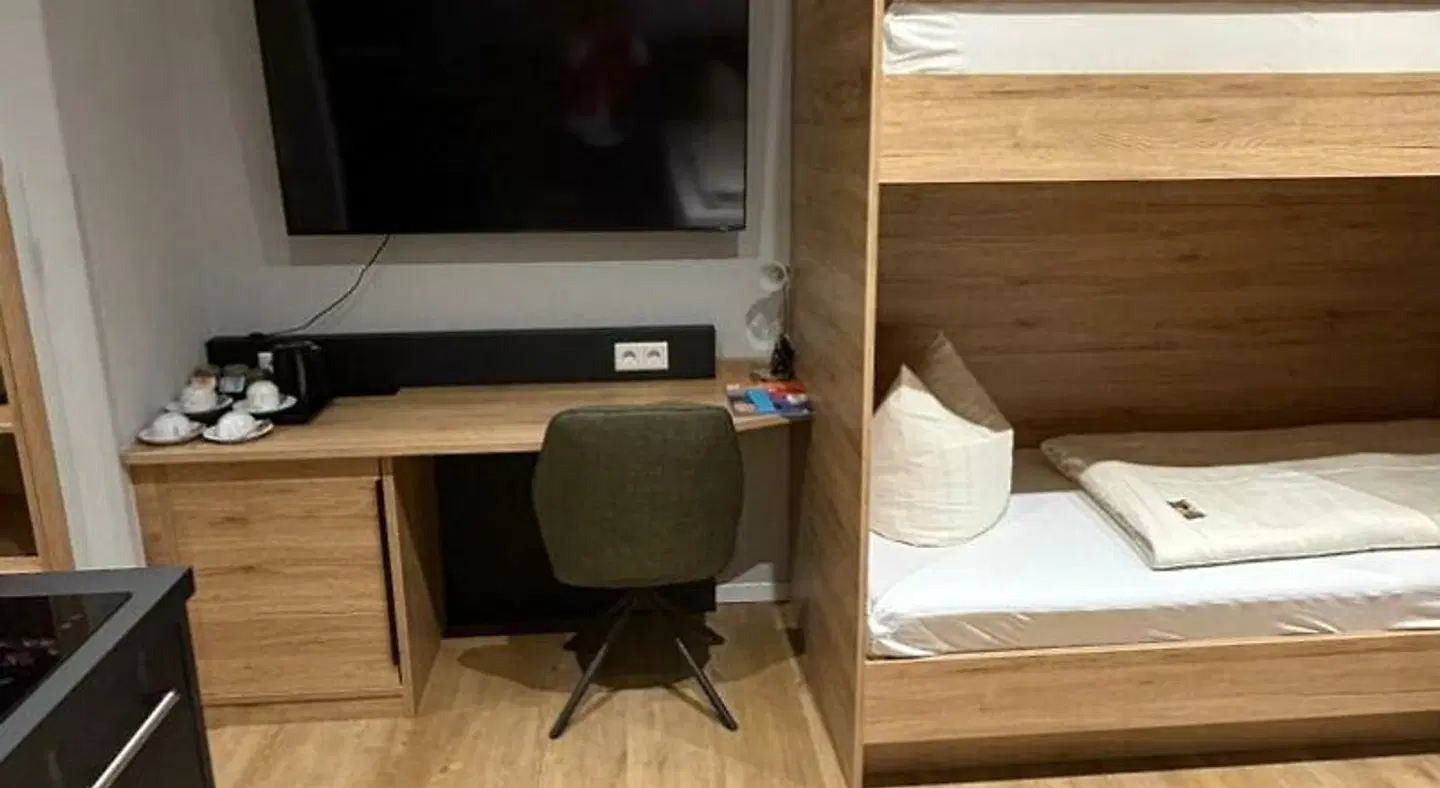Senator ROOM_EXAMPLE