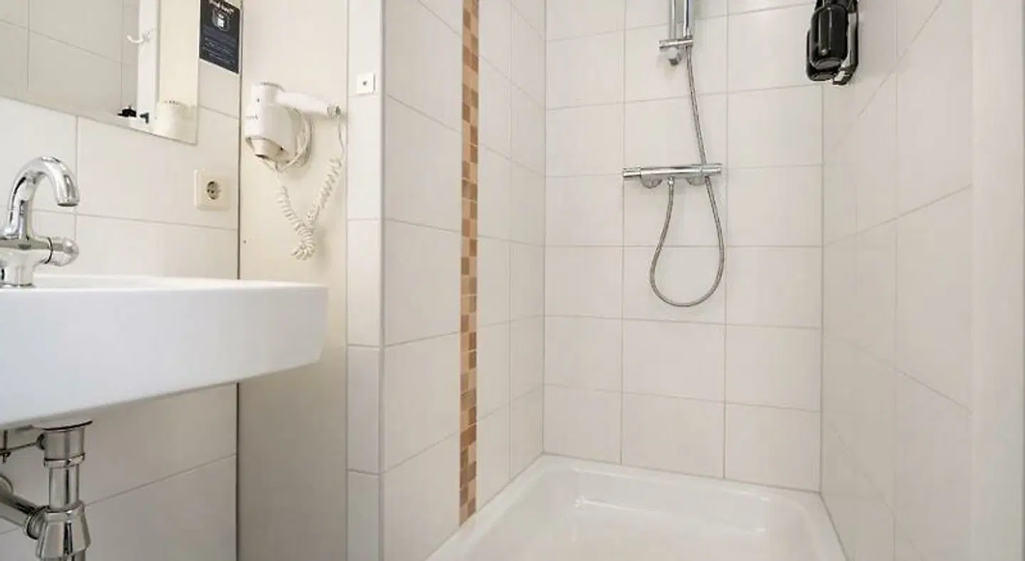 King's Inn City Hostel - Hotel Alkmaar Badezimmer