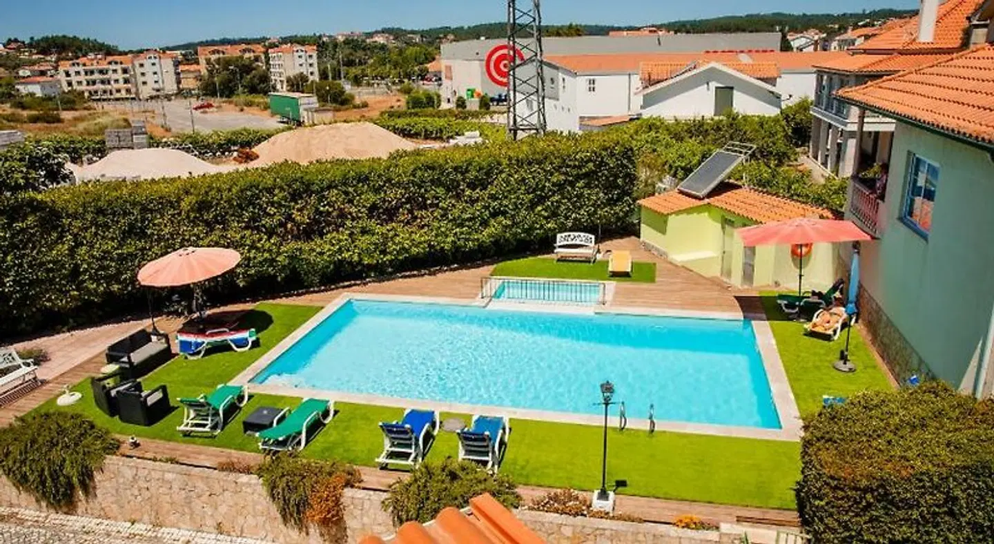 Larverde OUTDOOR_POOL