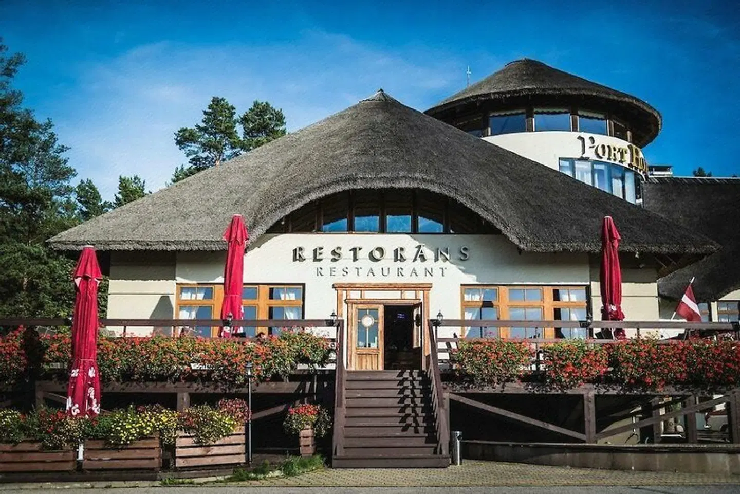 Port Hotel Bar