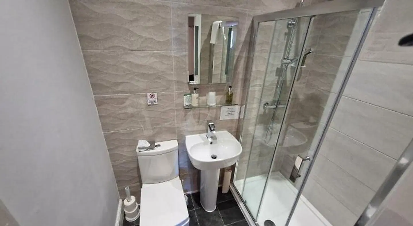 Hen Dy Hotel Badezimmer