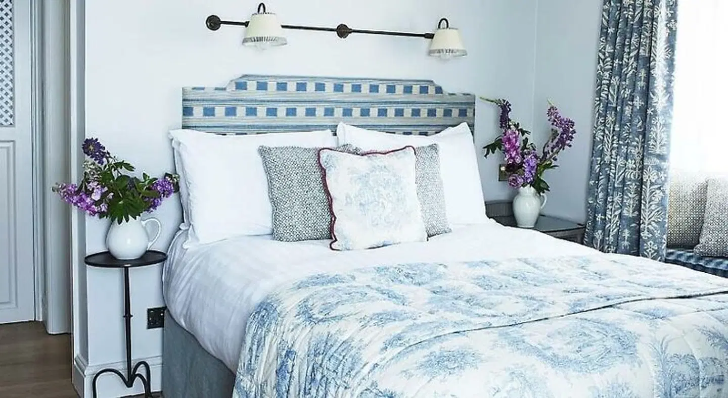 The Red Lion ROOM_EXAMPLE