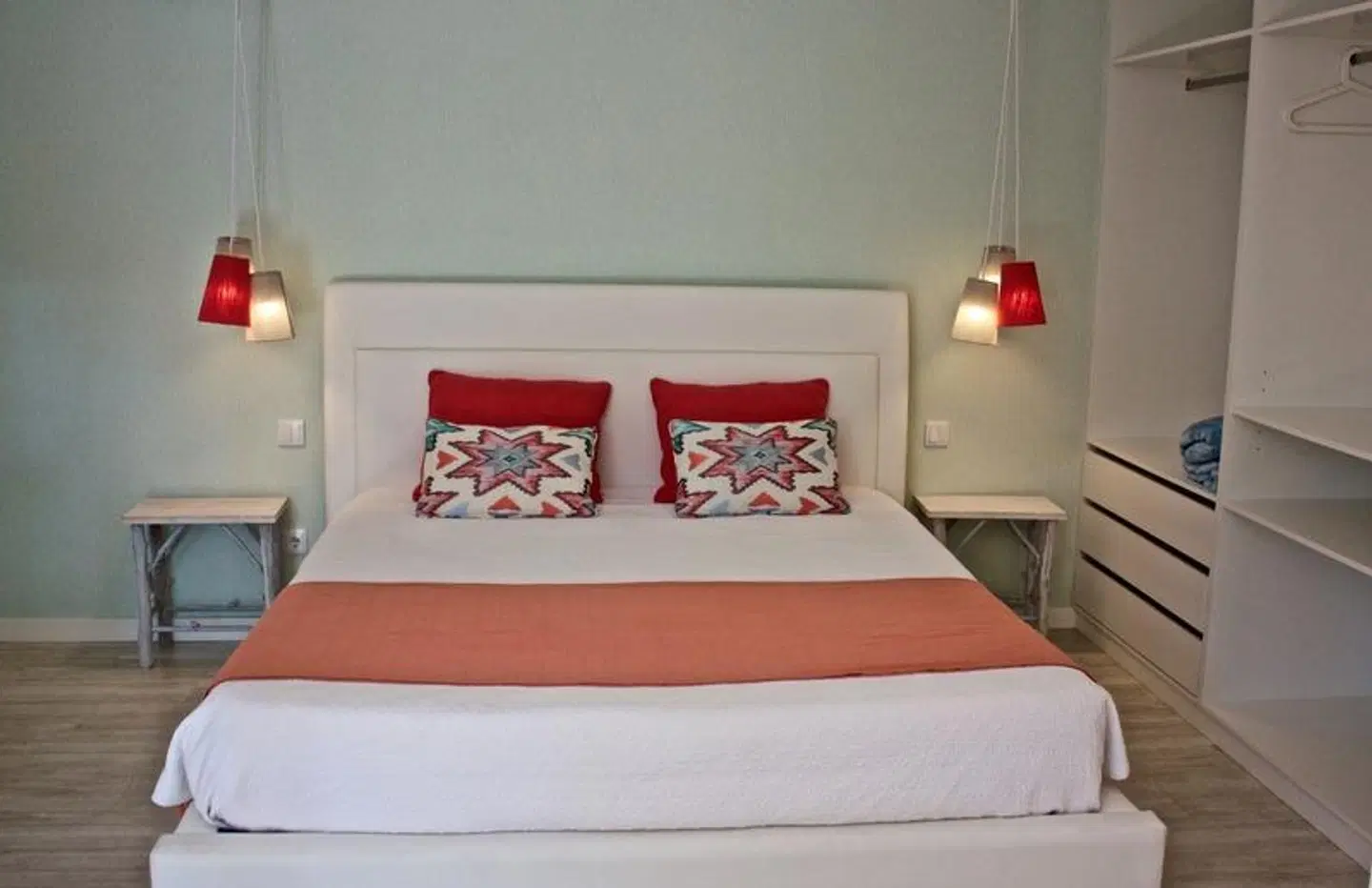 Neptuno ROOM_EXAMPLE