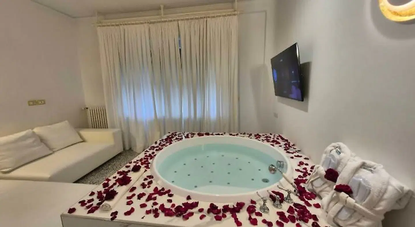Eveline 2 - Piscina Privata o Jacuzzi HEALTH_BEAUTY