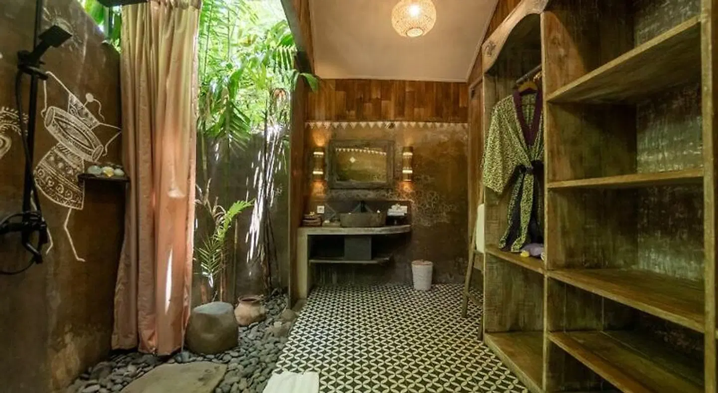 Pramana Giri Kusuma ROOM_EXAMPLE