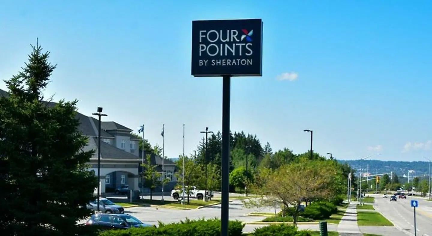 Four Points by Sheraton Barrie EXTERIOR