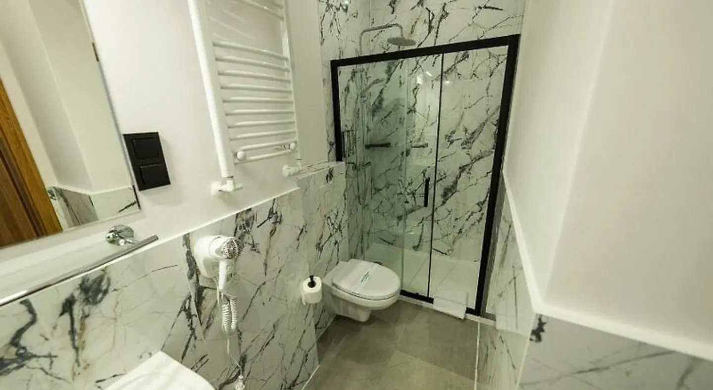 Elegant Hostel & Apartments Badezimmer