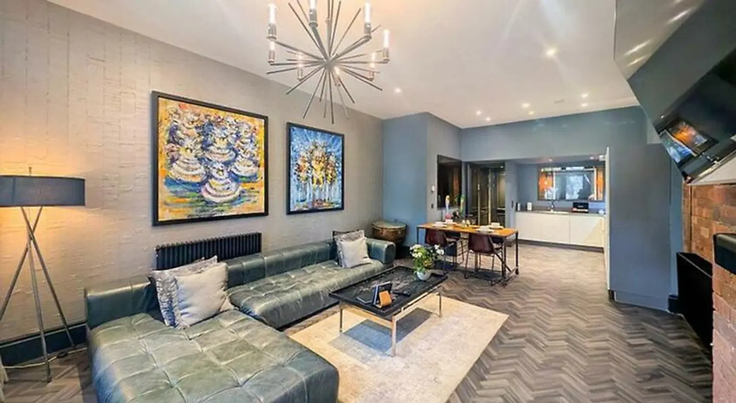 The Bells LOUNGE_LOBBY