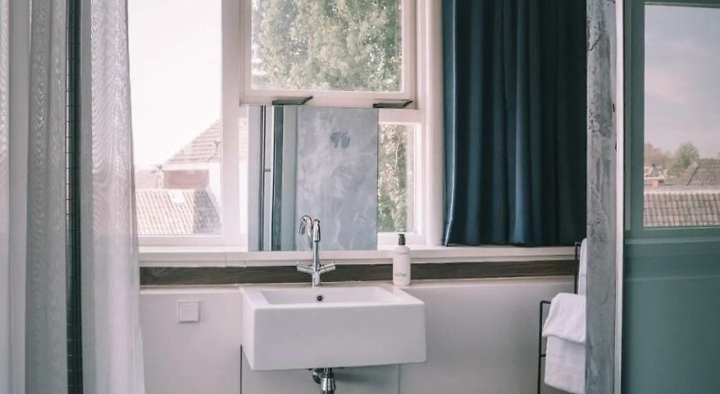 Hotel Simple Badezimmer