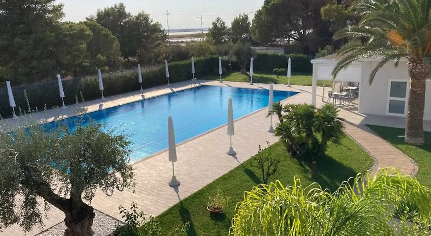 SALAPIA SALIS RESORT OUTDOOR_POOL