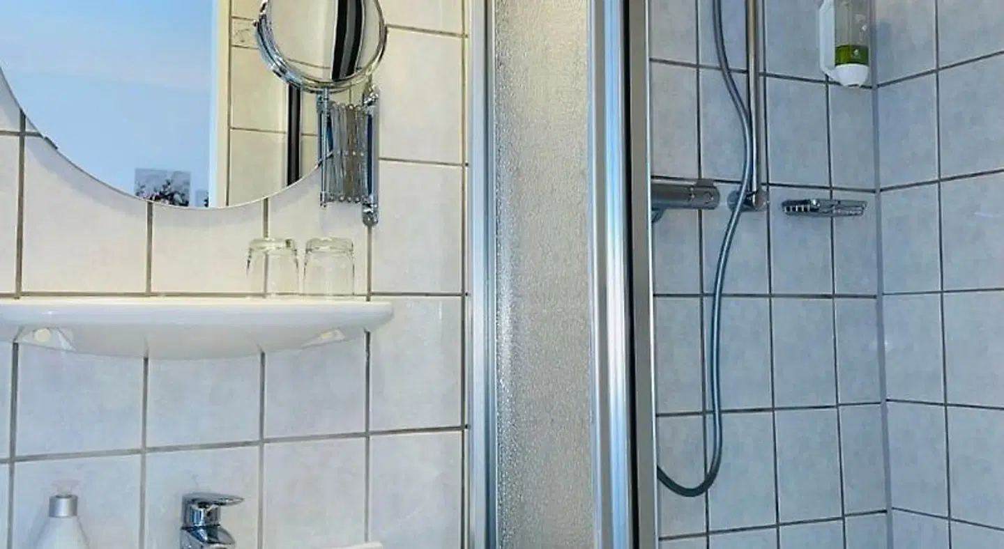 Hotel-Pension Hommen Badezimmer