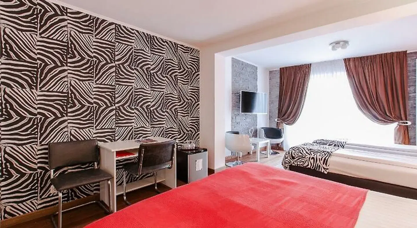 Alex Rooms Airport ROOM_EXAMPLE