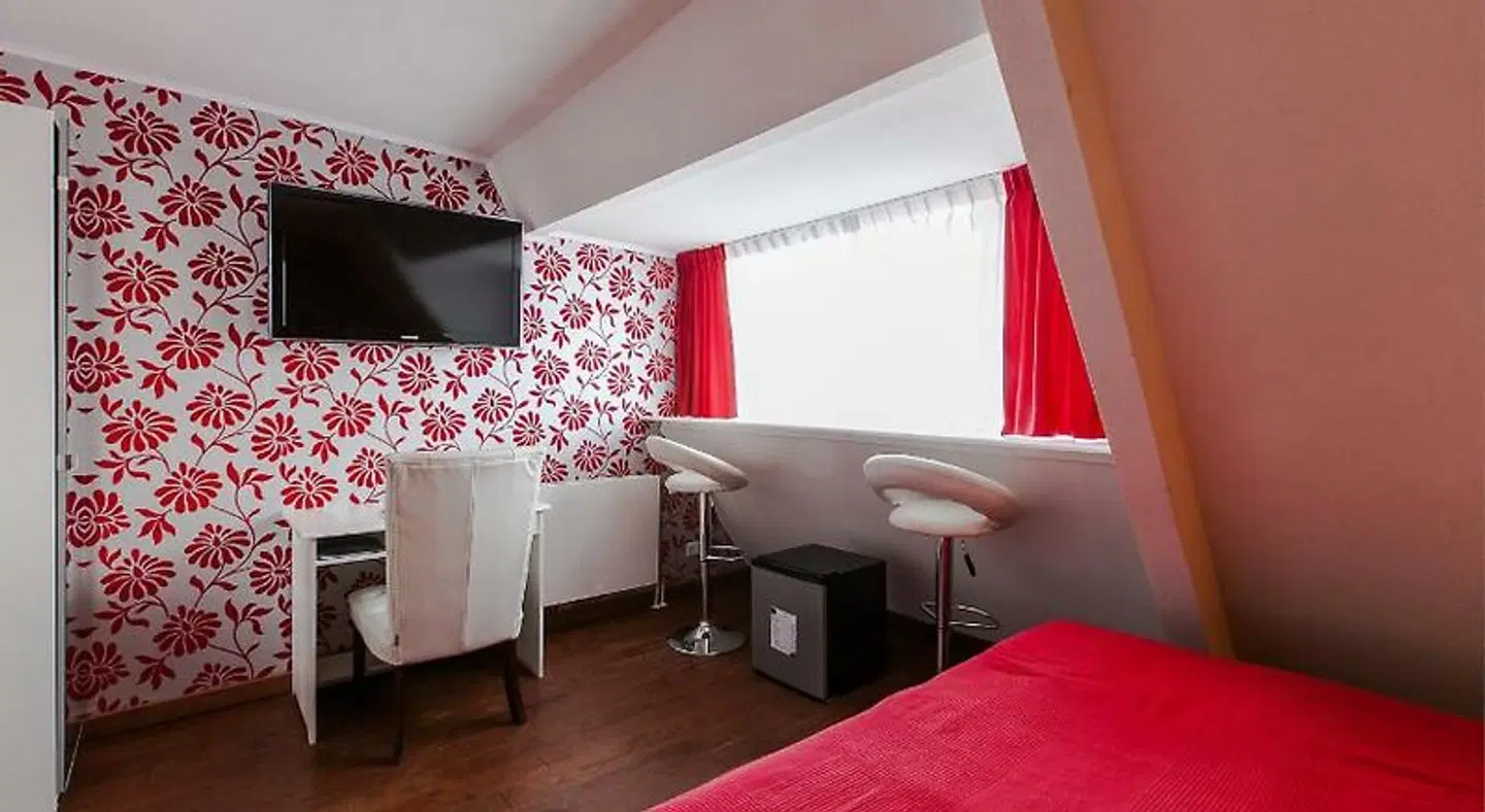 Alex Rooms Airport ROOM_EXAMPLE