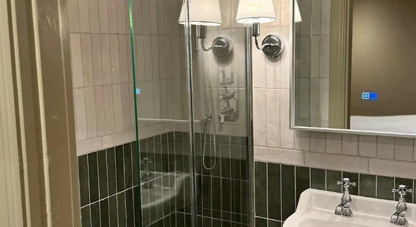 Donegal Manor Huge Luxury Self Let Badezimmer