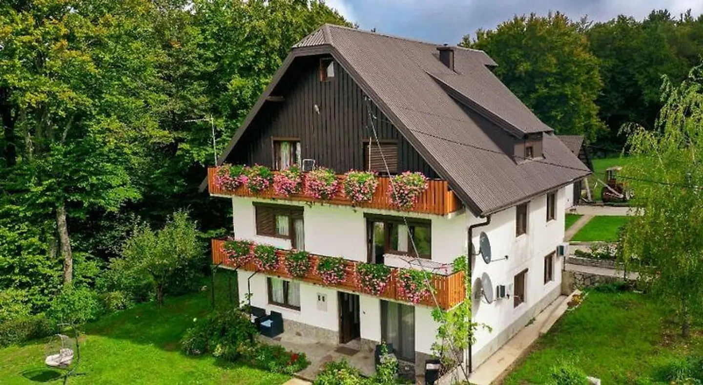 House Tomljanovic EXTERIOR