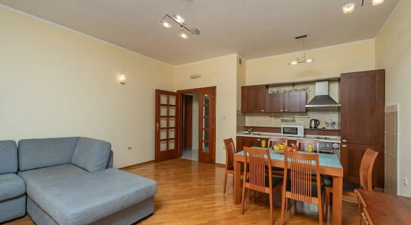 Apartment City ROOM_EXAMPLE