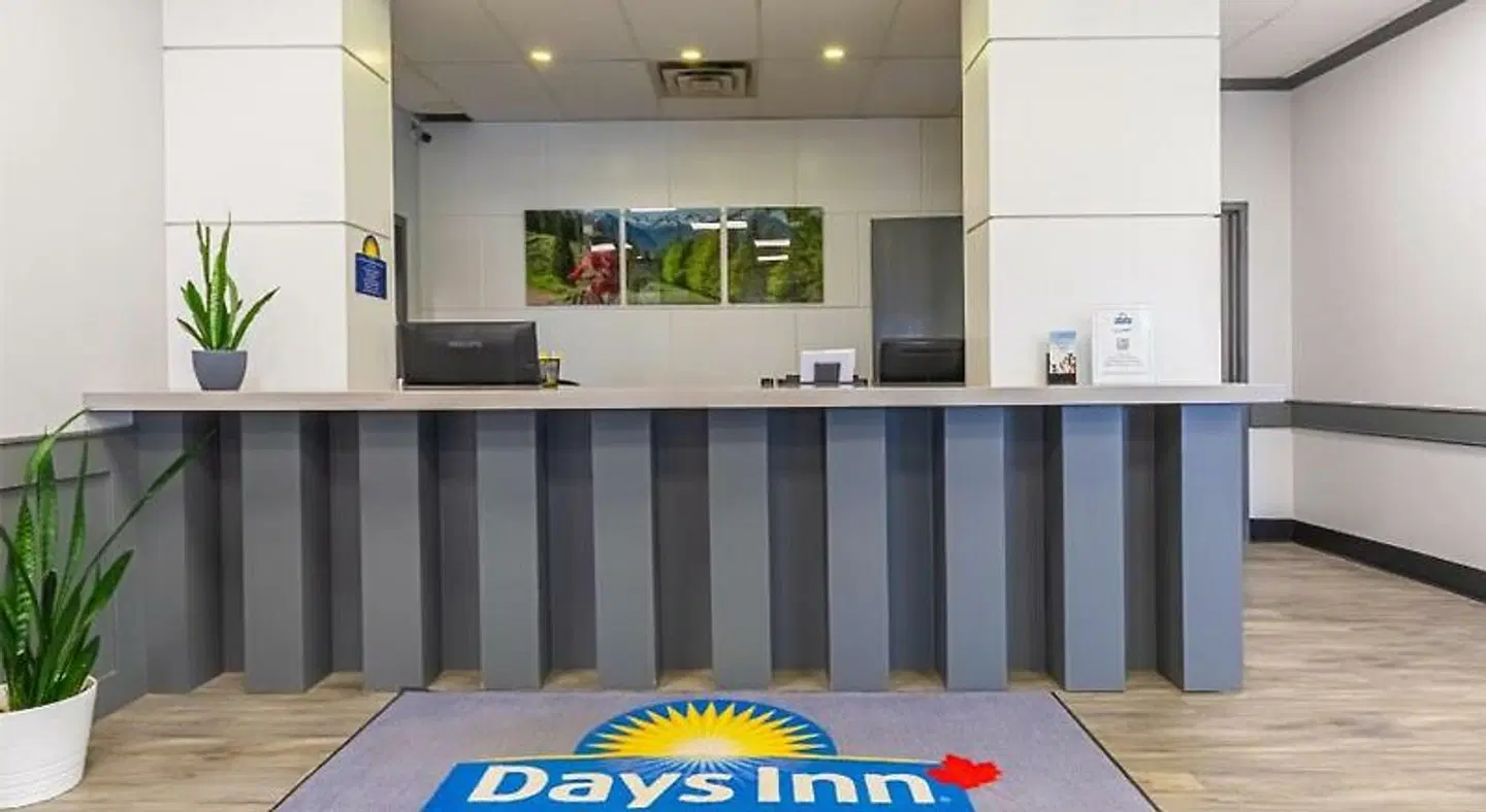 Days Inn by Wyndham Drayton Valley LOUNGE_LOBBY