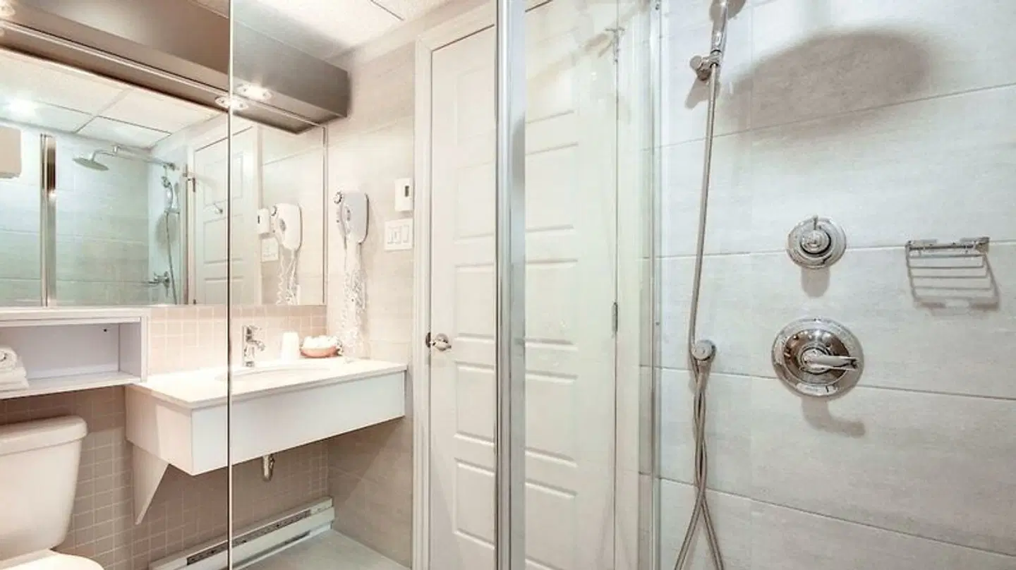 Hôtel Marineau à Shawinigan Badezimmer