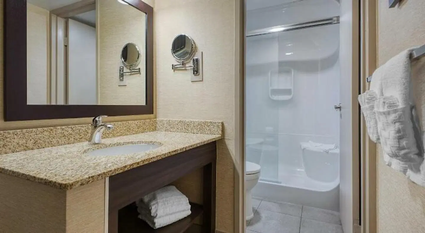 Best Western Plus City Centre Inn Badezimmer