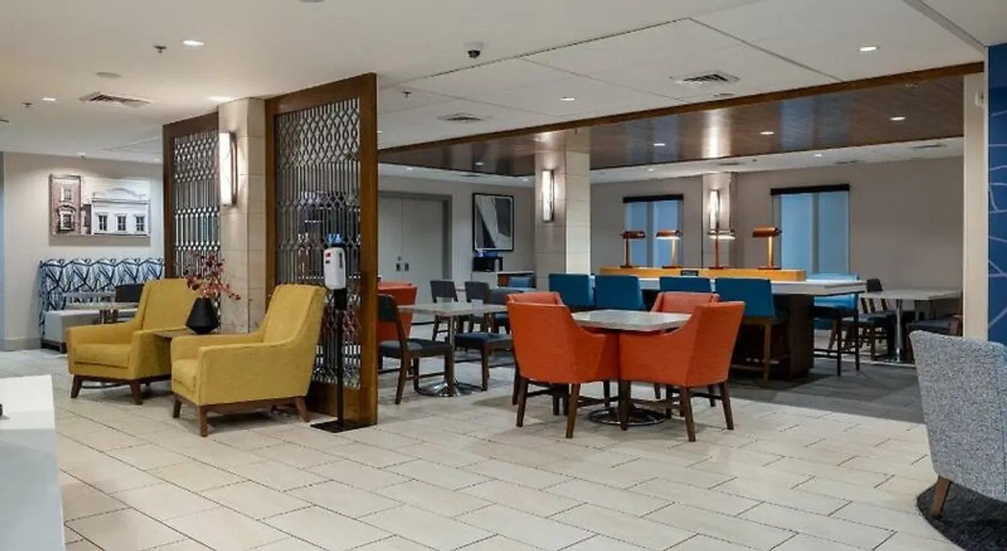 Holiday Inn Express Charleston US Hwy 17 & I-526 by IHG LOUNGE_LOBBY