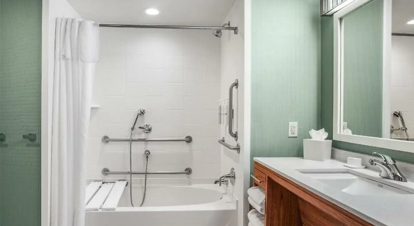 Home2 Suites by Hilton Milwaukee Airport Badezimmer
